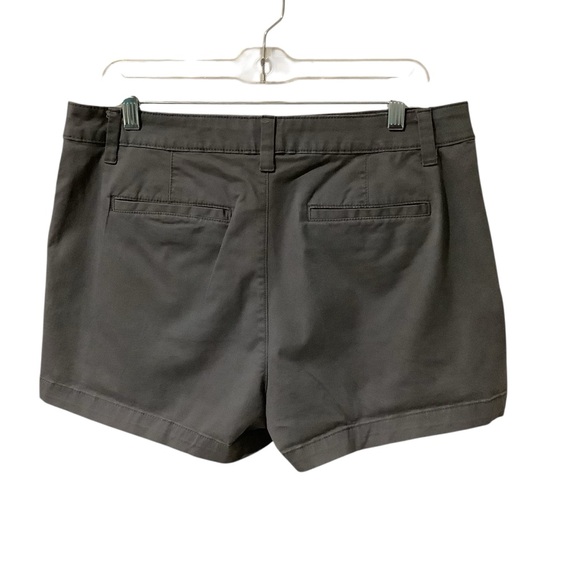 a new day Bundle of 2 Women's Tan and Gray Cargo Shorts WORN ONCE - Picture 8 of 16